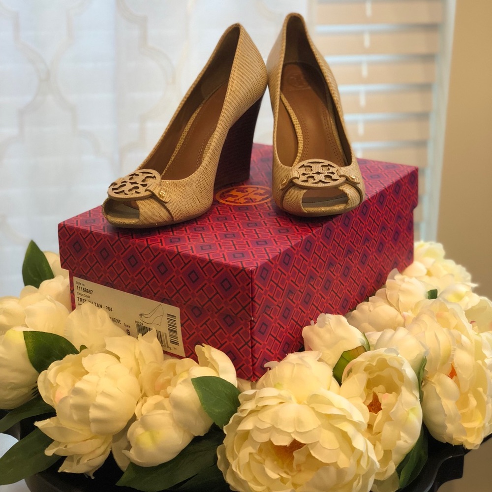 Tory Burch Mini Miller OpenToe Wedge in Tan Size 9